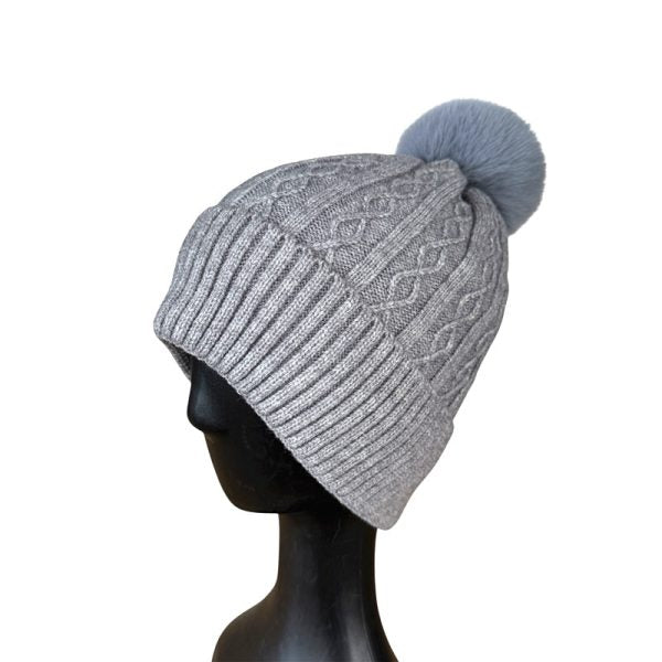 Beanie with pompom and fleece lining